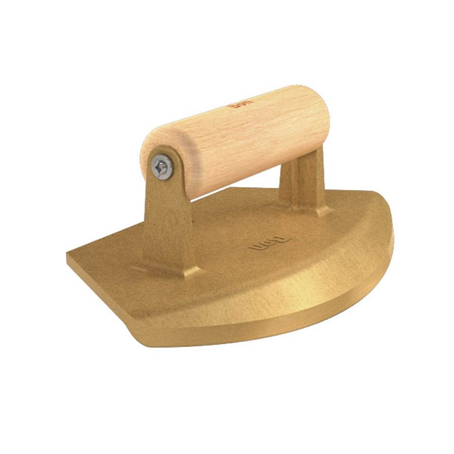 Chamfer trowel clearance